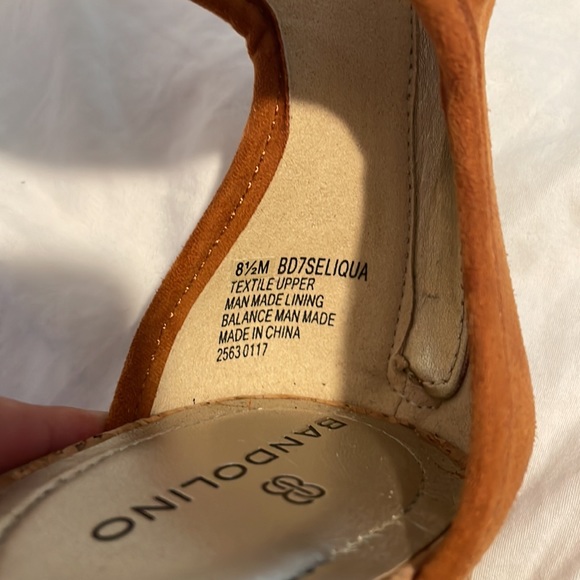 NEW Bandolino stacked heel sandals suede and cork with fringe ties sz 8.5 - Picture 3 of 5